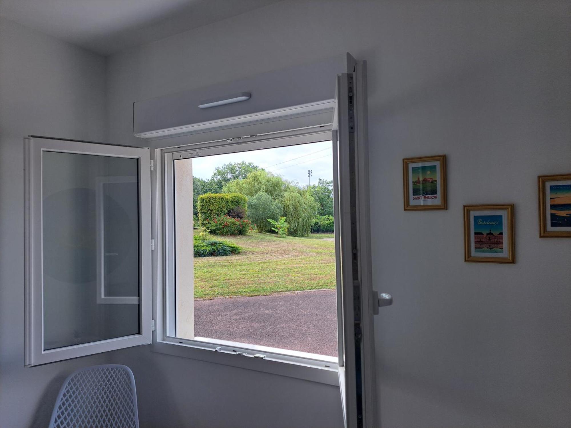 A La Source Villa Saint-Medard-de-Guizieres Exterior photo
